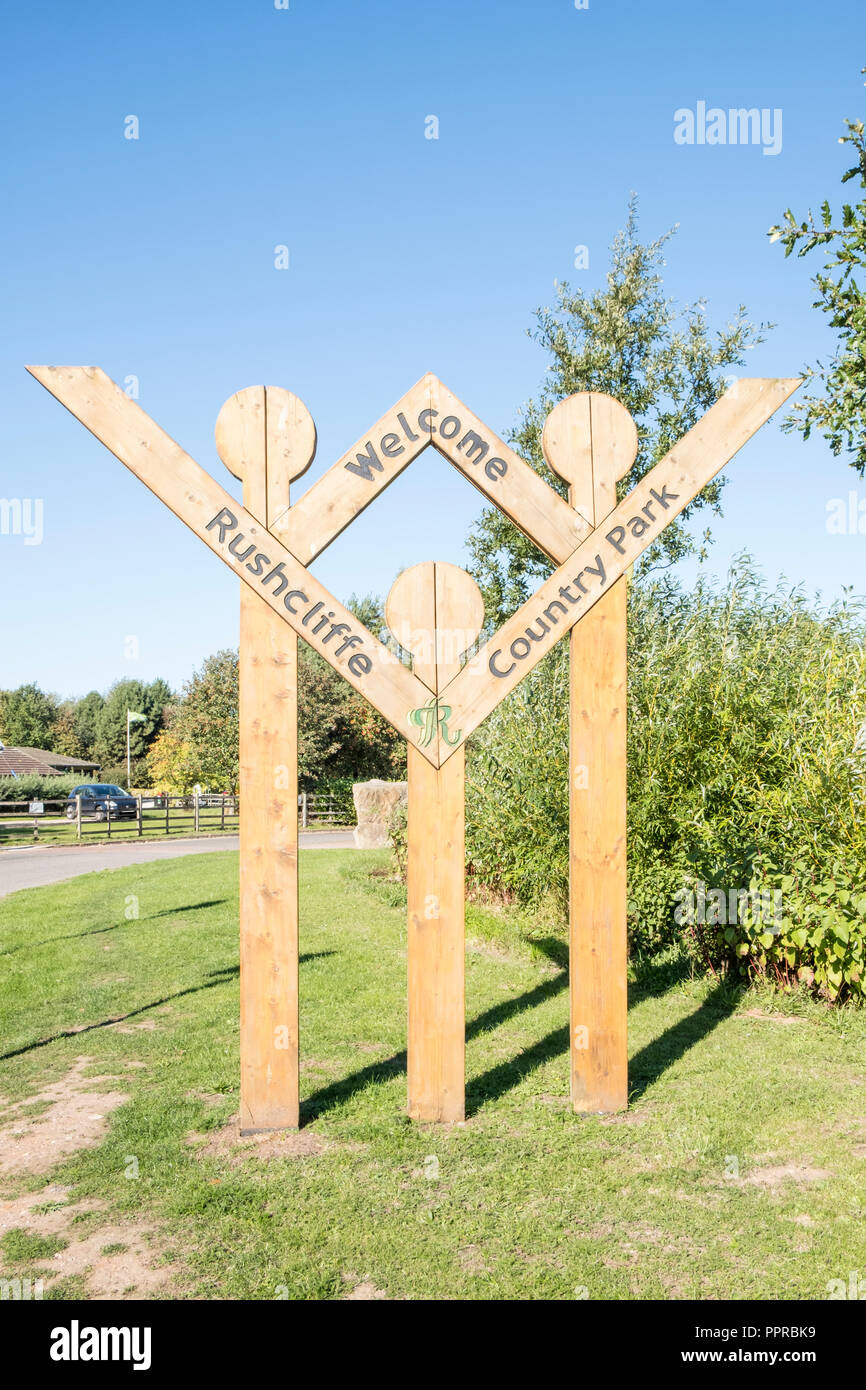 Segno di benvenuto all'ingresso Rushcliffe Country Park, Wolverhampton, Nottinghamshire, England, Regno Unito Foto Stock