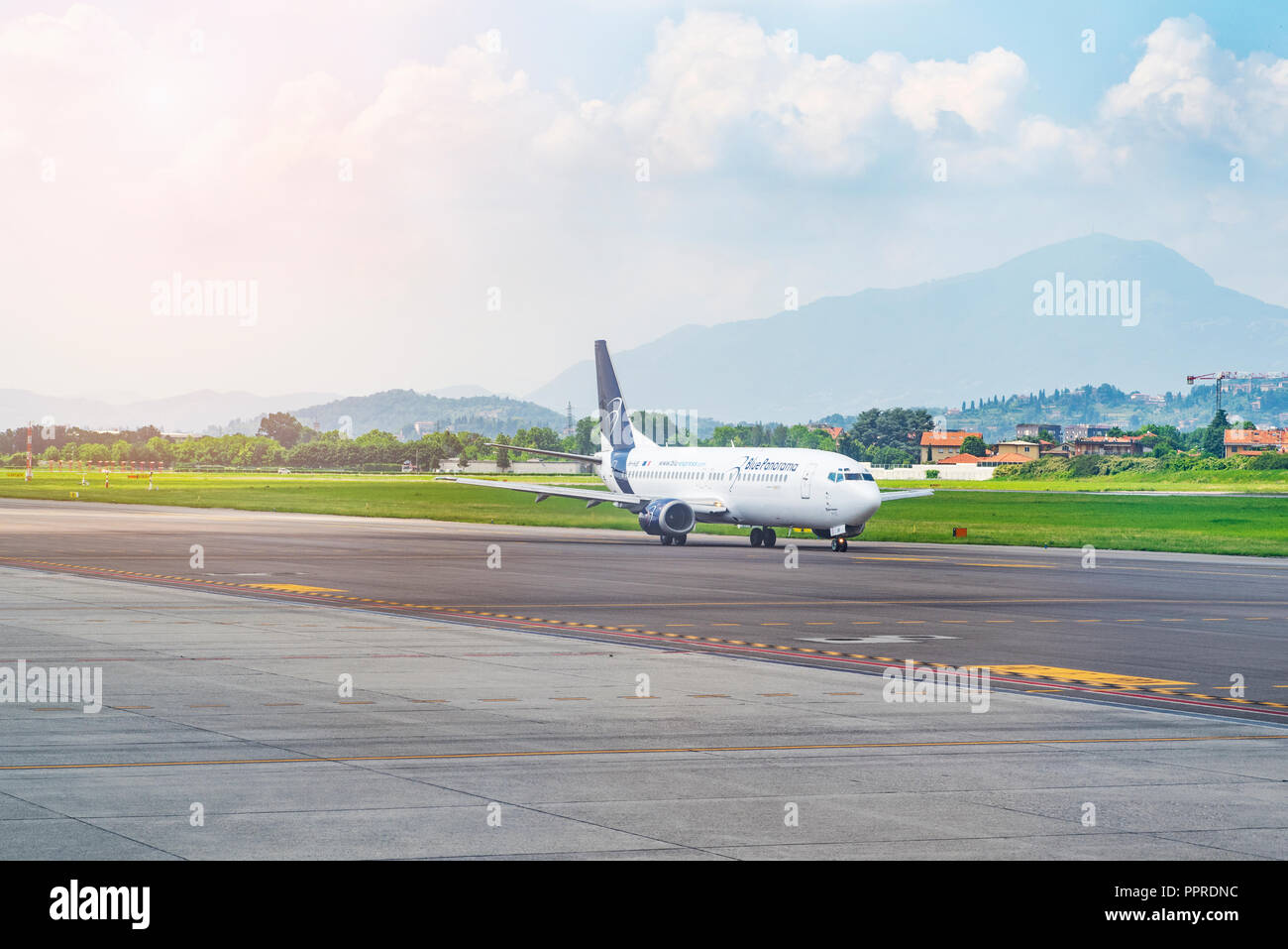 Italia aeroporto di Cavaraggio su 02/06/2018; il piano è sulla pista. Foto Stock