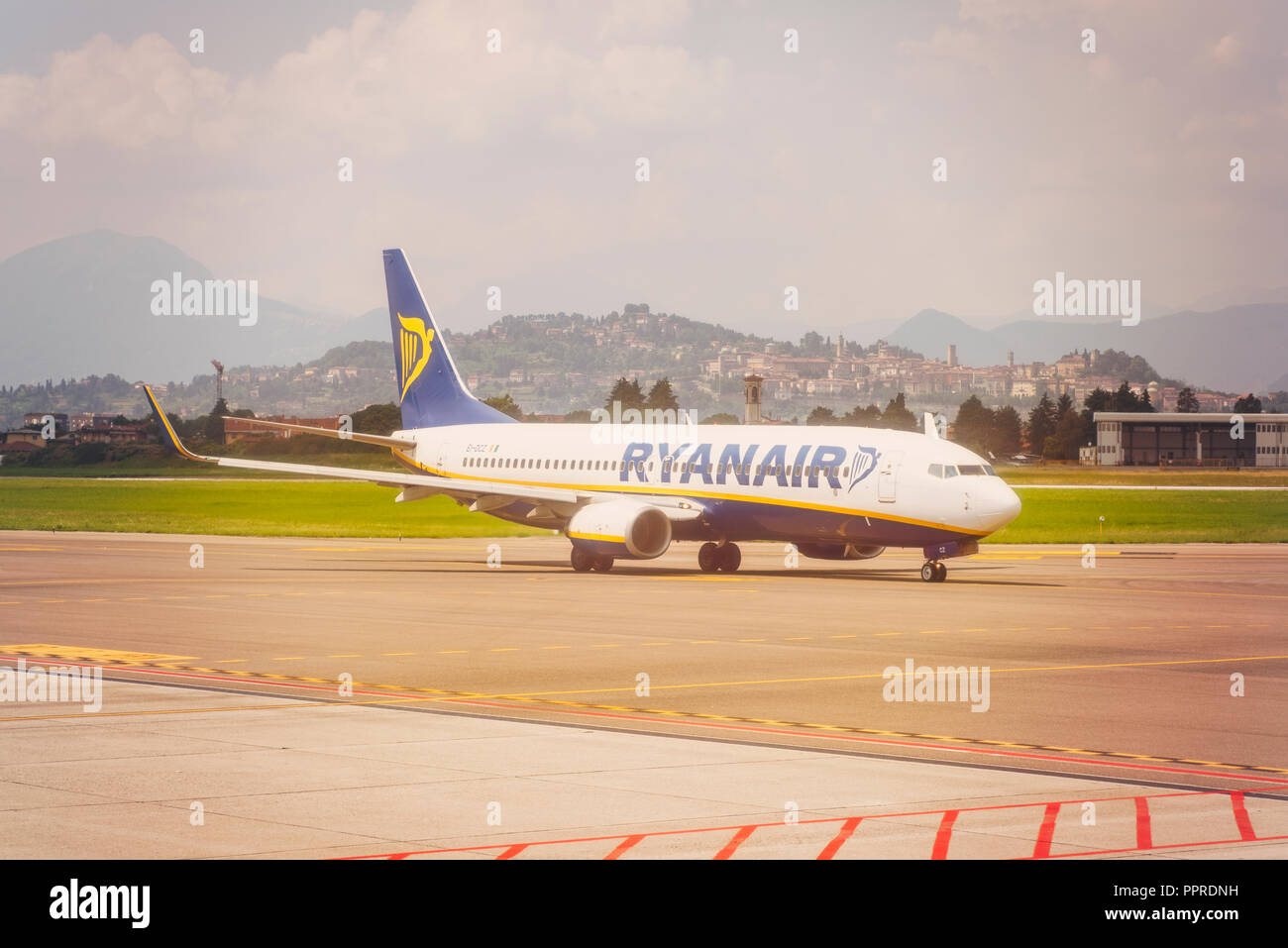 Italia aeroporto di Cavaraggio su 02/06/2018; il piano è sulla pista. Foto Stock