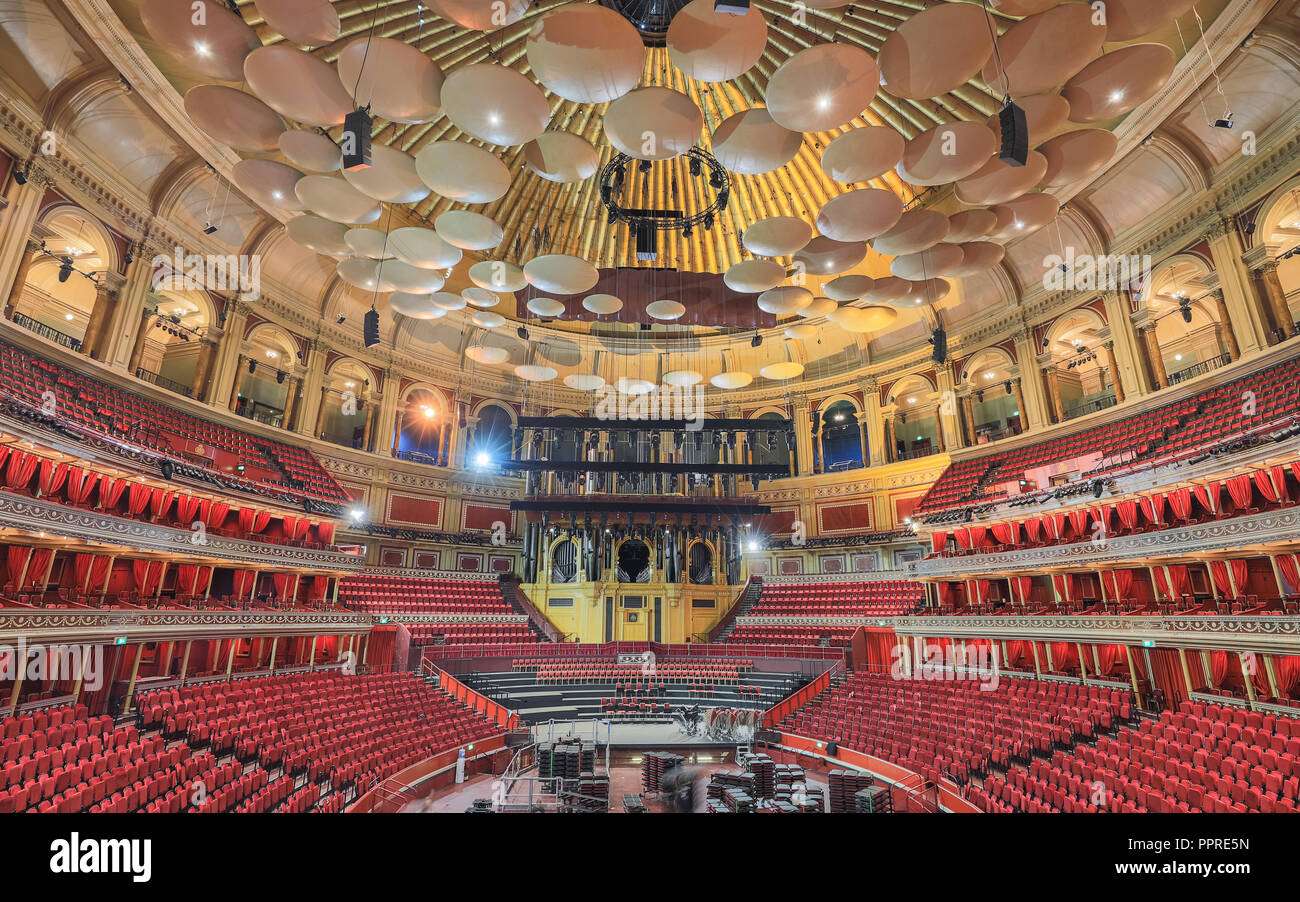 Royal Albert Hall, interni dell architettura del vuoto auditorium della Concert Hall di Londra, Regno Unito Foto Stock