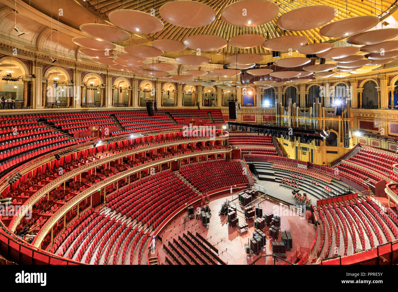 Royal Albert Hall, interni dell architettura del vuoto auditorium della Concert Hall di Londra, Regno Unito Foto Stock
