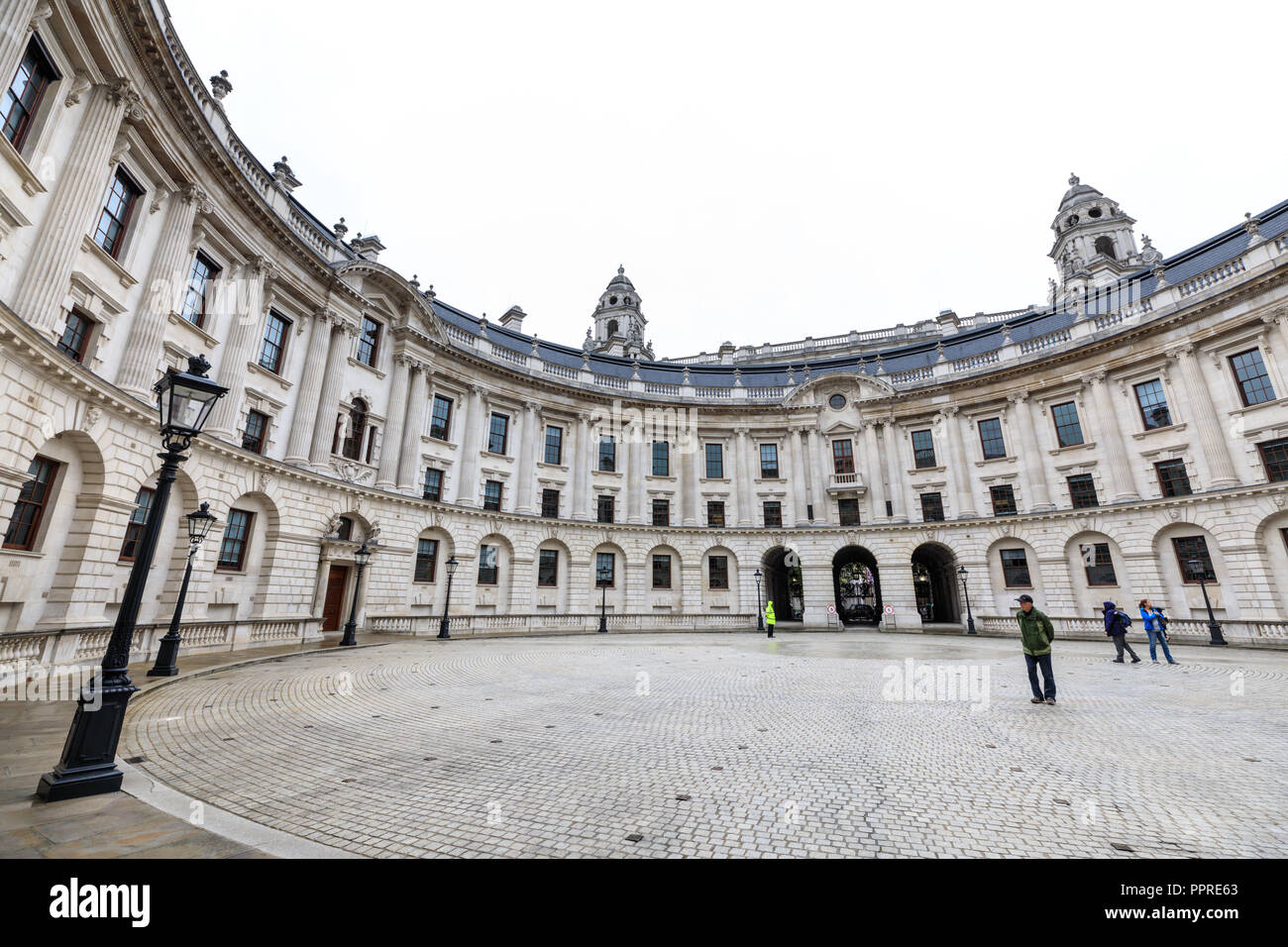 Il cortile centrale o circolare "rum" cantiere architettura del Tesoro del governo britannico nella costruzione di Whitehall, London, Regno Unito Foto Stock