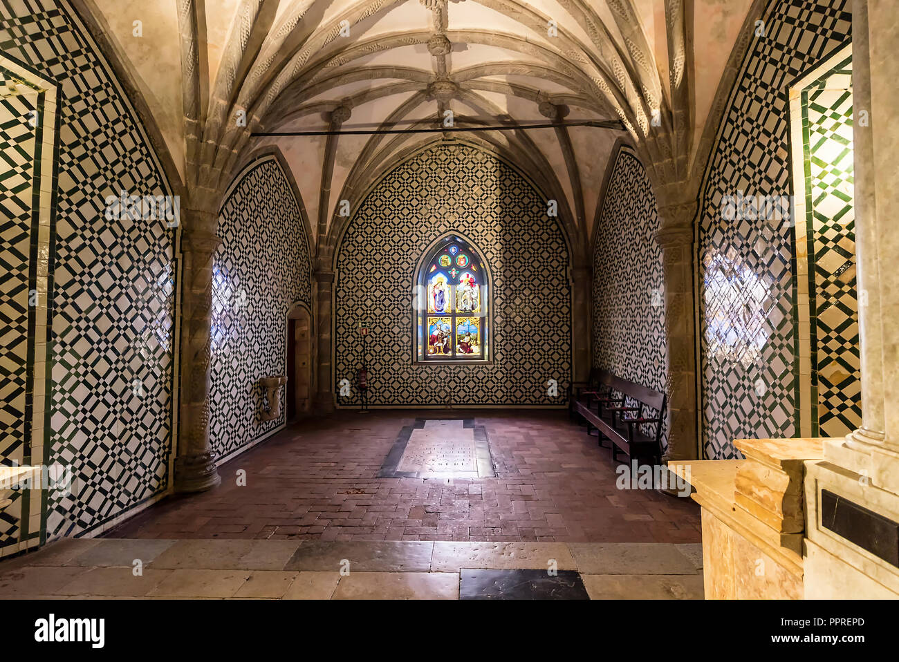 Sintra, Portogallo - 7 Dicembre 2017: vetrata pannelli commissionato da Re Ferdinando II nel 1840 dall'Kellner workshop a Norimberga e Foto Stock