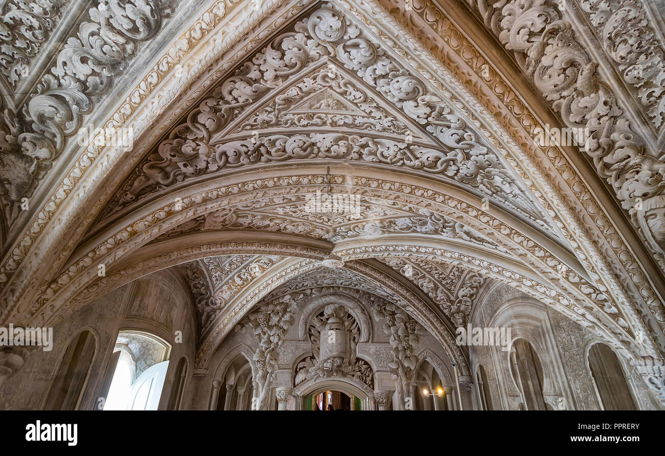 Queluz, Portogallo - 7 Dicembre 2017: soffitto del Romanticist Pena Palace Foto Stock