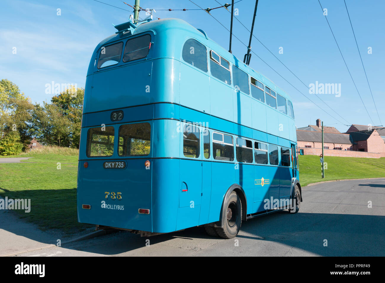 Metà del ventesimo secolo British filobus 735, Black Country Living Museum Regno Unito Foto Stock