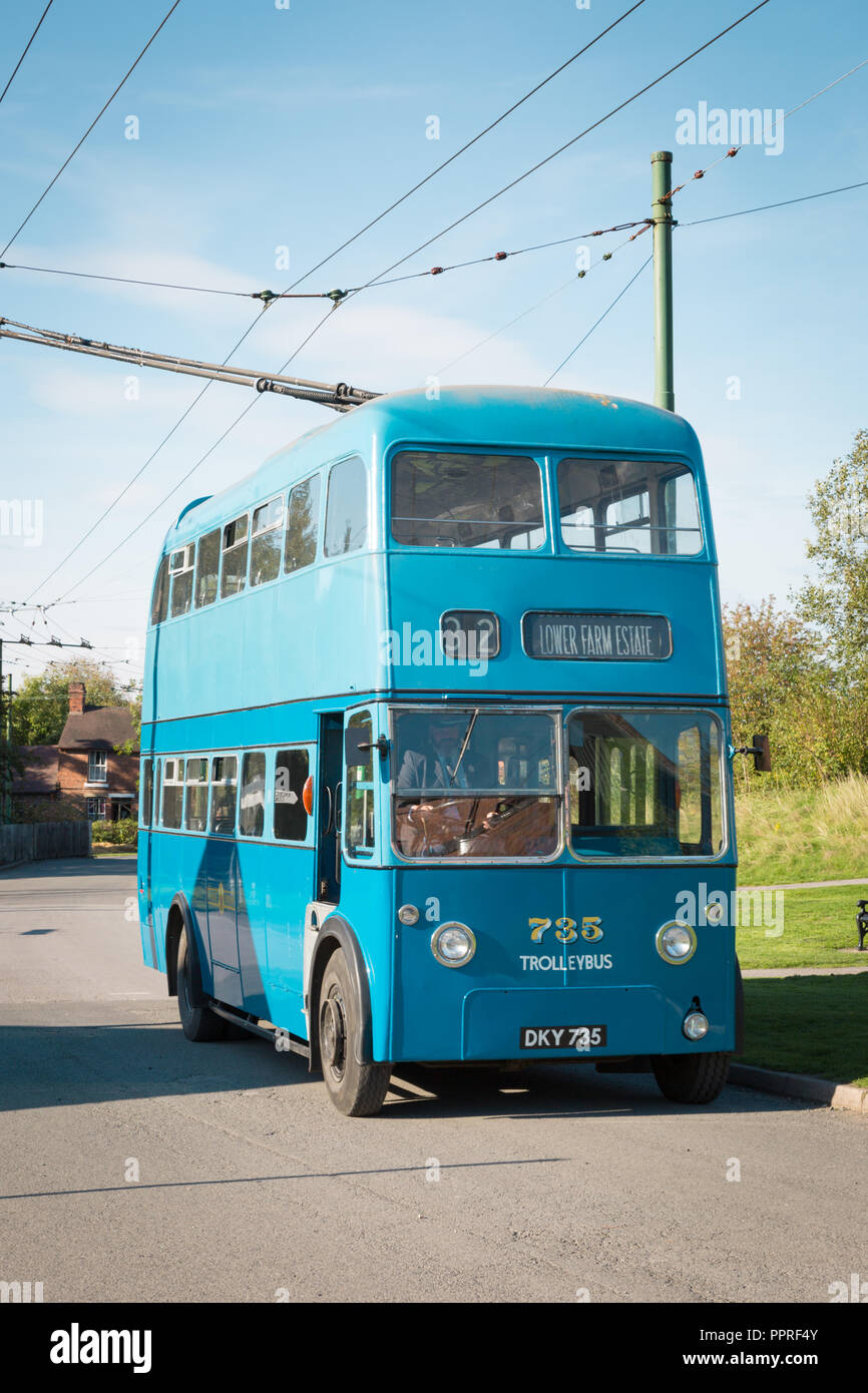 Metà del ventesimo secolo British filobus 735, Black Country Living Museum Regno Unito Foto Stock