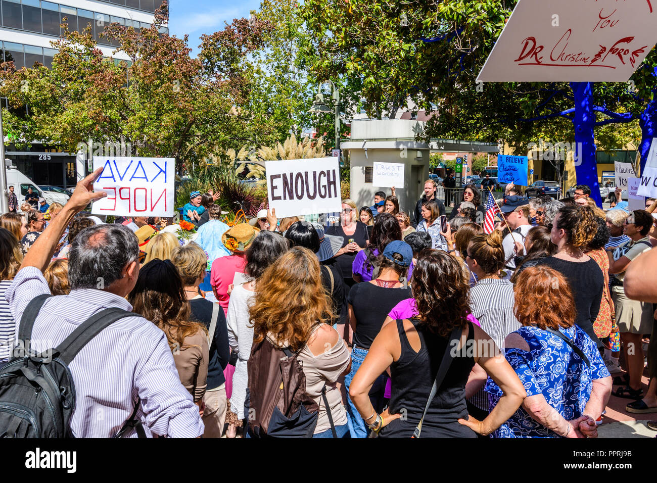 Settembre 27, 2018 Palo Alto / CA / STATI UNITI D'AMERICA - Rally a sostegno di Christine Blasey Ford nella parte anteriore del Palo Alto City Hall; Foto Stock