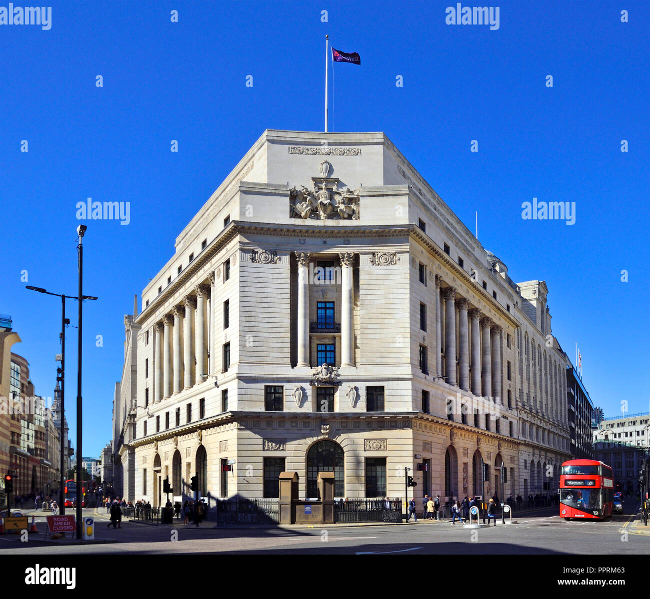 NatWest Bank sede nella City di Londra, Inghilterra, Regno Unito. All'angolo di Princes Street e il Mansion House Street Foto Stock