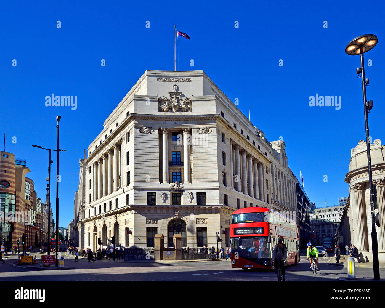 NatWest Bank sede nella City di Londra, Inghilterra, Regno Unito. All'angolo di Princes Street e il Mansion House Street Foto Stock