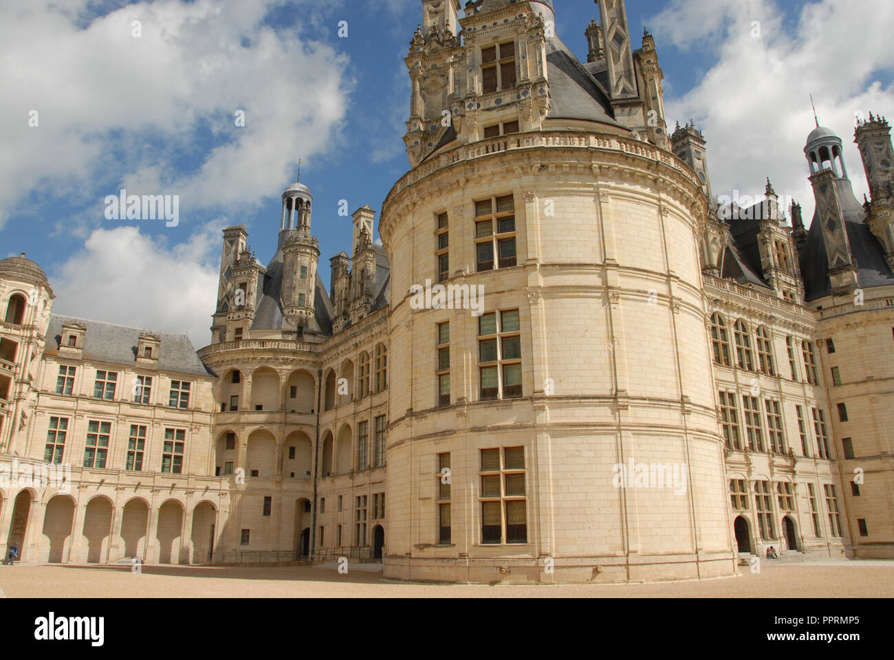 All'interno del cortile del Royal Chateau de Chambord nella Val de Loire (Valle della Loira in Francia. Il castello è uno dei più riconoscibili chat Foto Stock