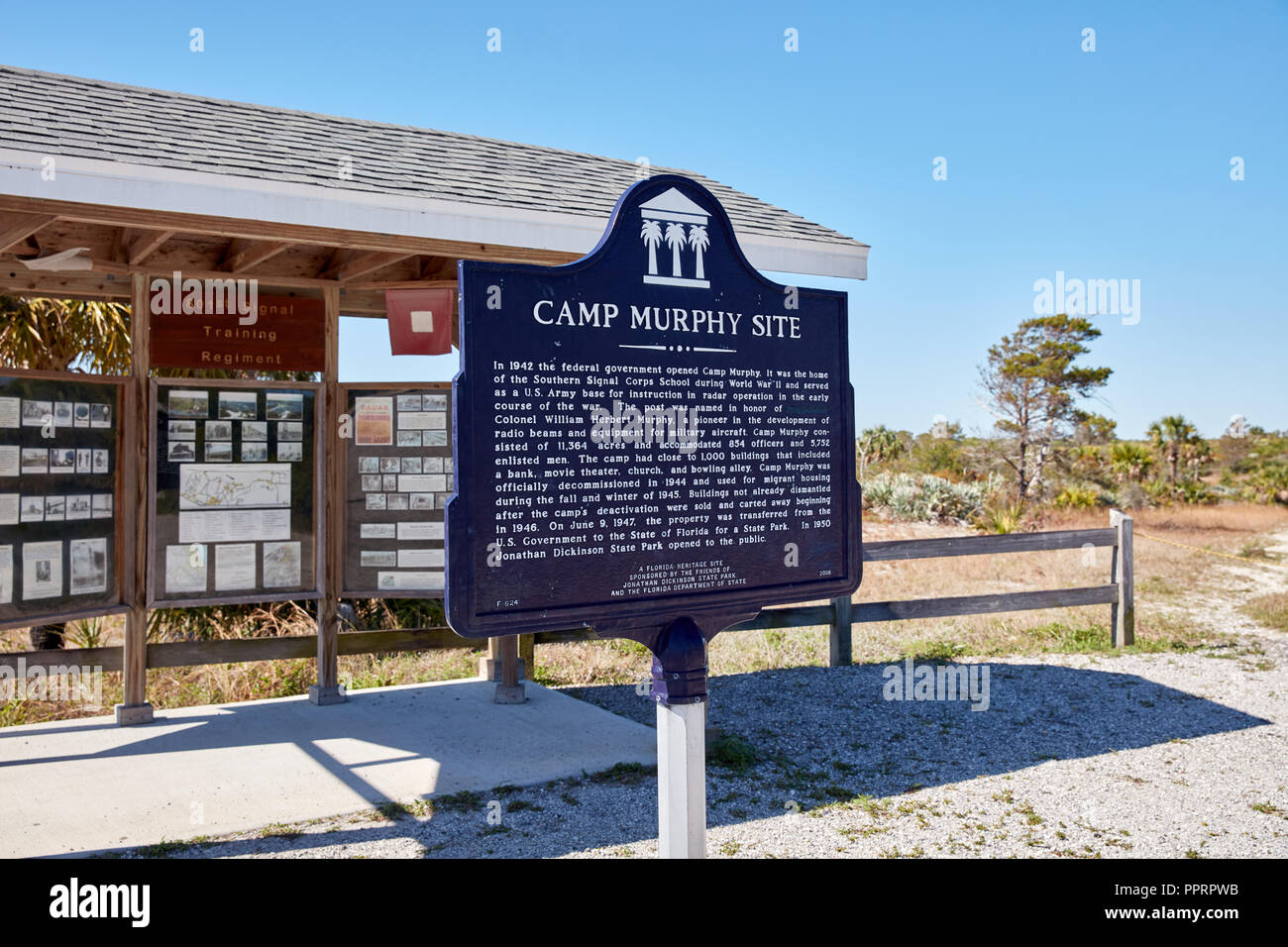 Marcatore storico sul sito di Camp Murphy, una guerra mondiale 2 radar base di formazione in che cosa ora è Jonathan Dickinson State Park, Florida Foto Stock