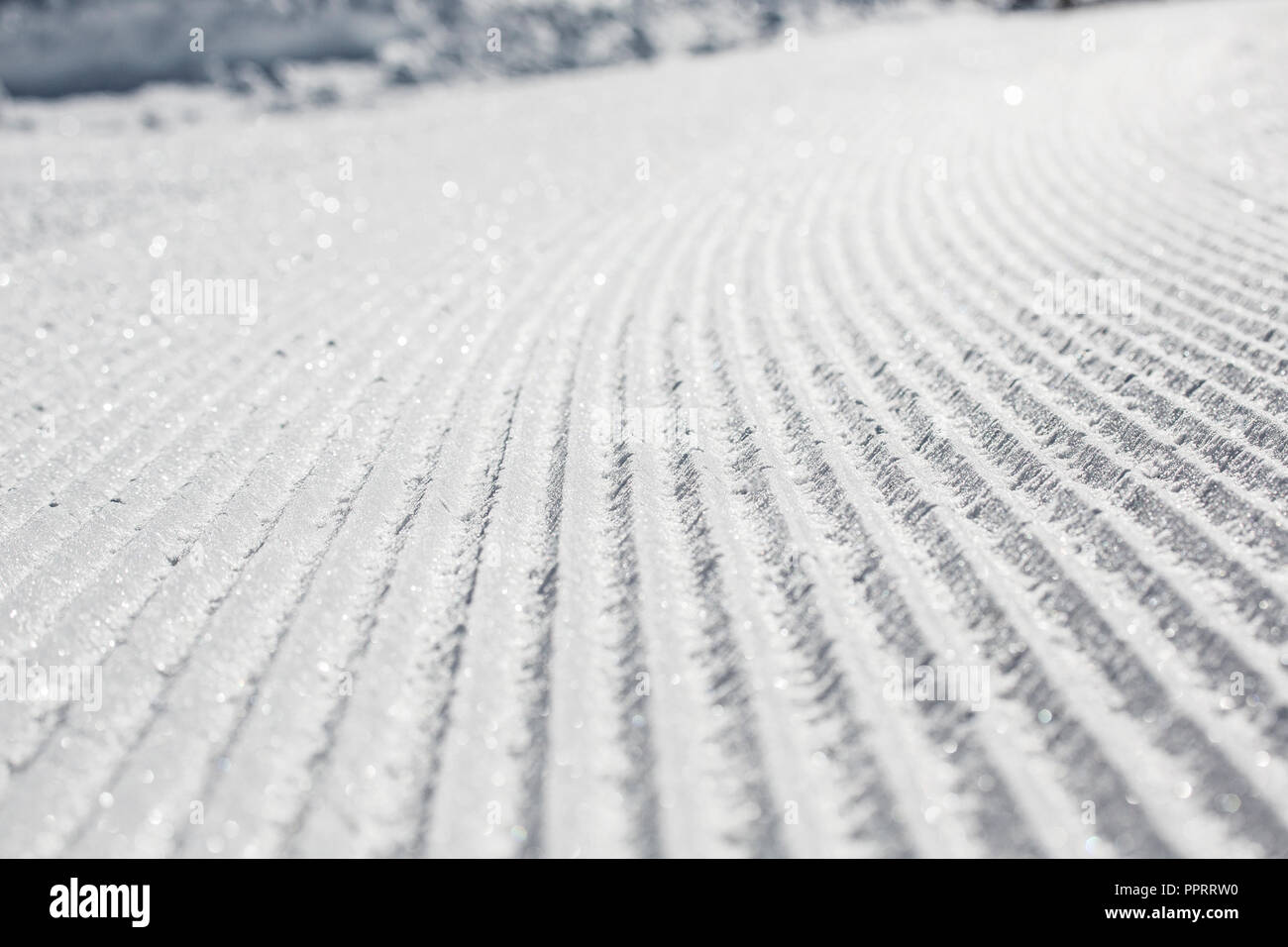 Perfettamente battute vuoto ski run Foto Stock