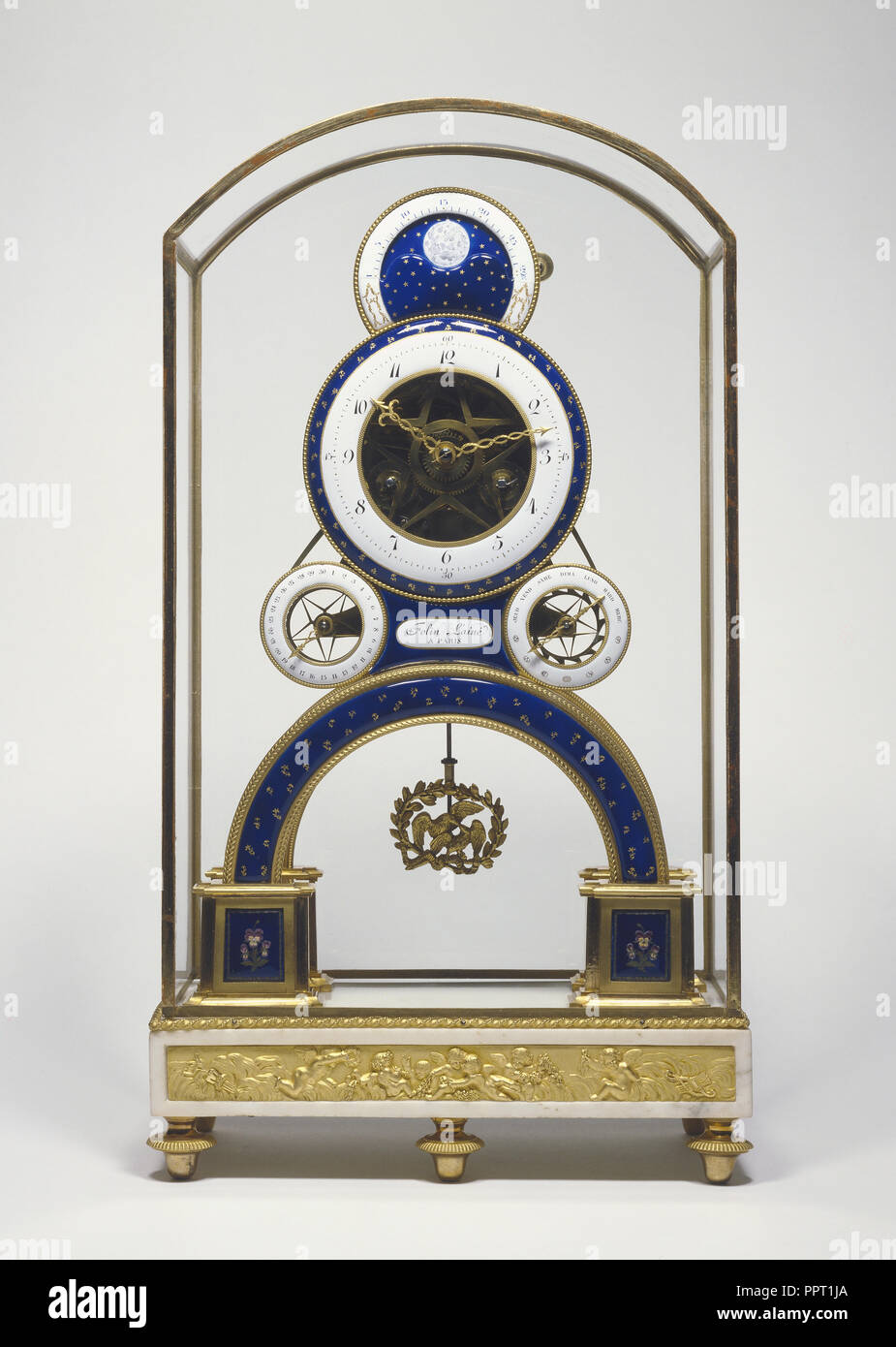 Mantel Clock; Movimento da Nicolas-Alexandre Folin, Francese, circa 1750 - dopo il 1815, master 1789), e le placche di smalto da Georges Foto Stock