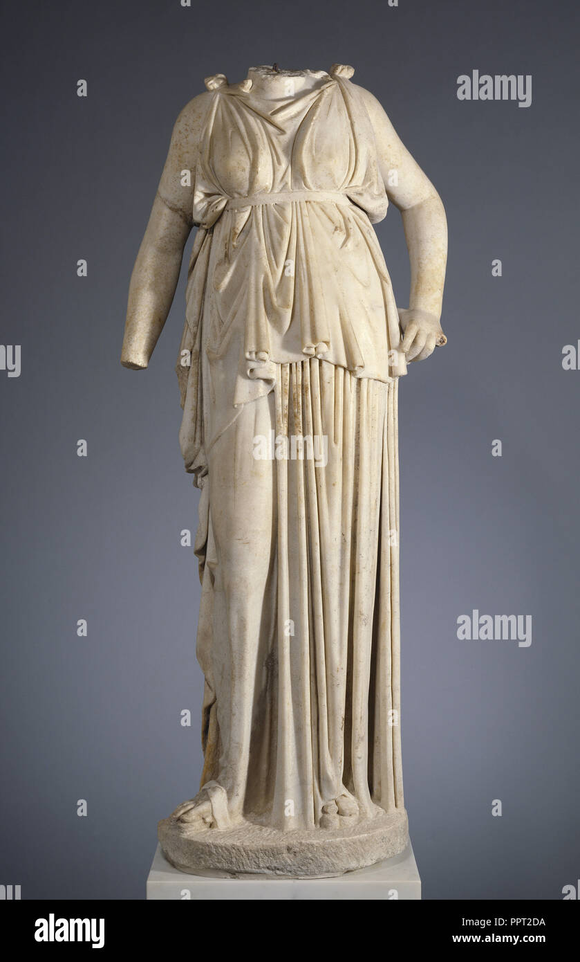 Decapitati Statua di Artemis della Colonna tipo; Italia; 1° secolo; marmo; 138 cm, 54 5,16 in Foto Stock