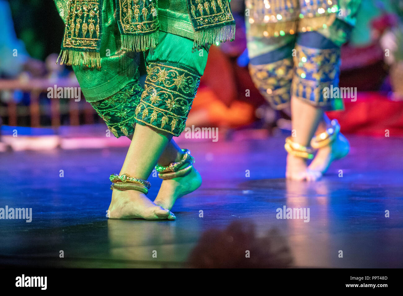 Ballerini cambogiano piedi metà delle prestazioni in Virginia, Stati Uniti d'America Foto Stock