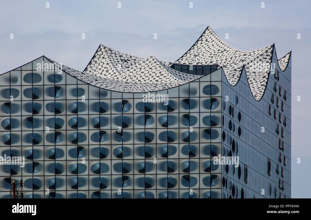 Amburgo, Elbphilharmonie, Teilansicht von Osten, Entwurf Herzog & de Meuron, erbaut 2007-2016 Foto Stock