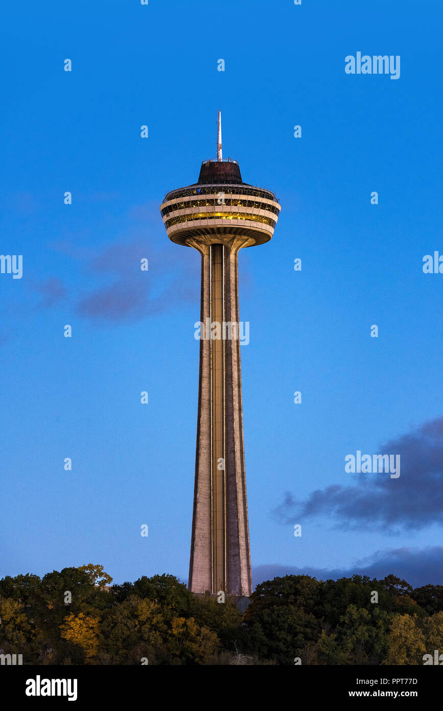 Skylon Tower, Niagara Falls, Ontario, Canada. Foto Stock