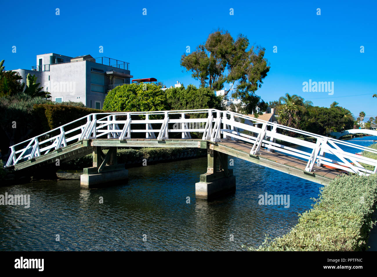 Canali, ponti, e case nella città di Venezia, California Foto Stock