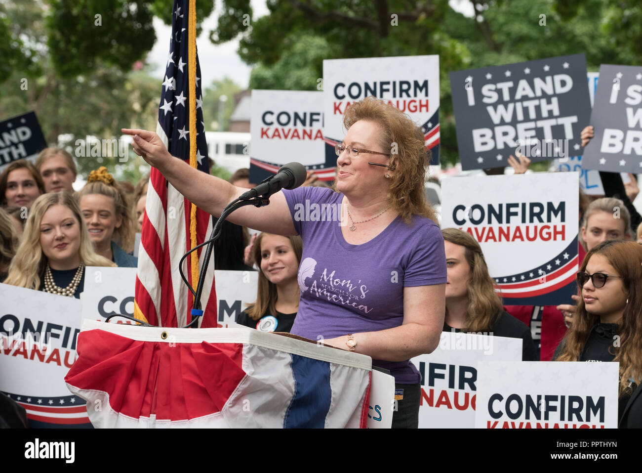 Washington, DC - 27 Settembre 2018: donne in attesa di supporto Rally Supreme Court Nominee Brett Kavanaugh Credito: Xavier Ascanio/Alamy Live News Foto Stock
