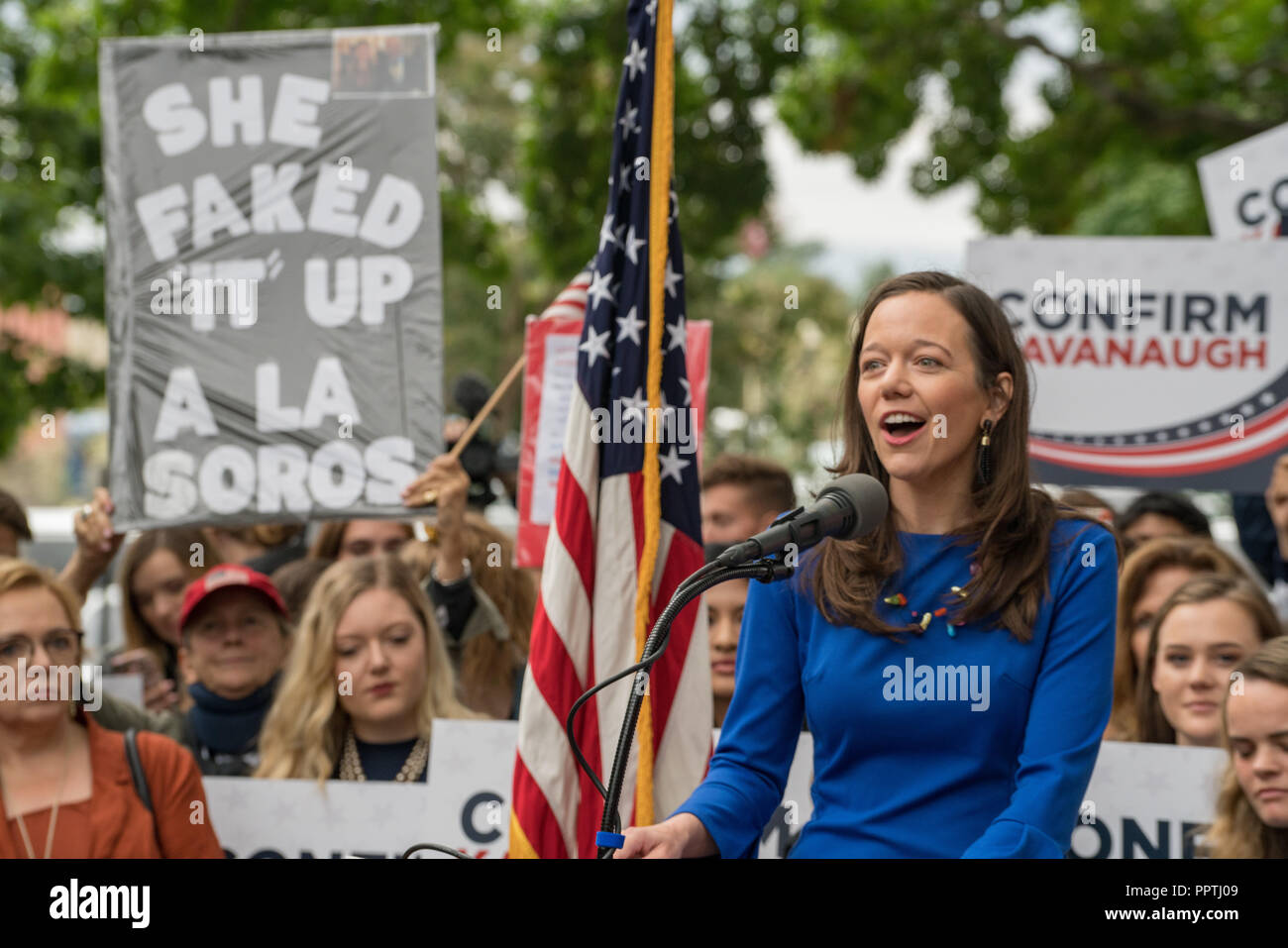 Washington, DC - 27 Settembre 2018: donne in attesa di supporto Rally Supreme Court Nominee Brett Kavanaugh Credito: Xavier Ascanio/Alamy Live News Foto Stock