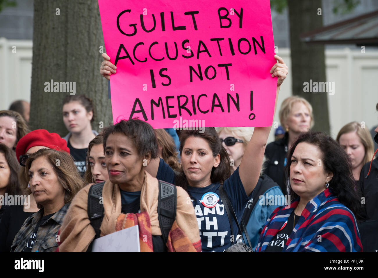 Washington, DC - 27 Settembre 2018: donne in attesa di supporto Rally Supreme Court Nominee Brett Kavanaugh Credito: Xavier Ascanio/Alamy Live News Foto Stock
