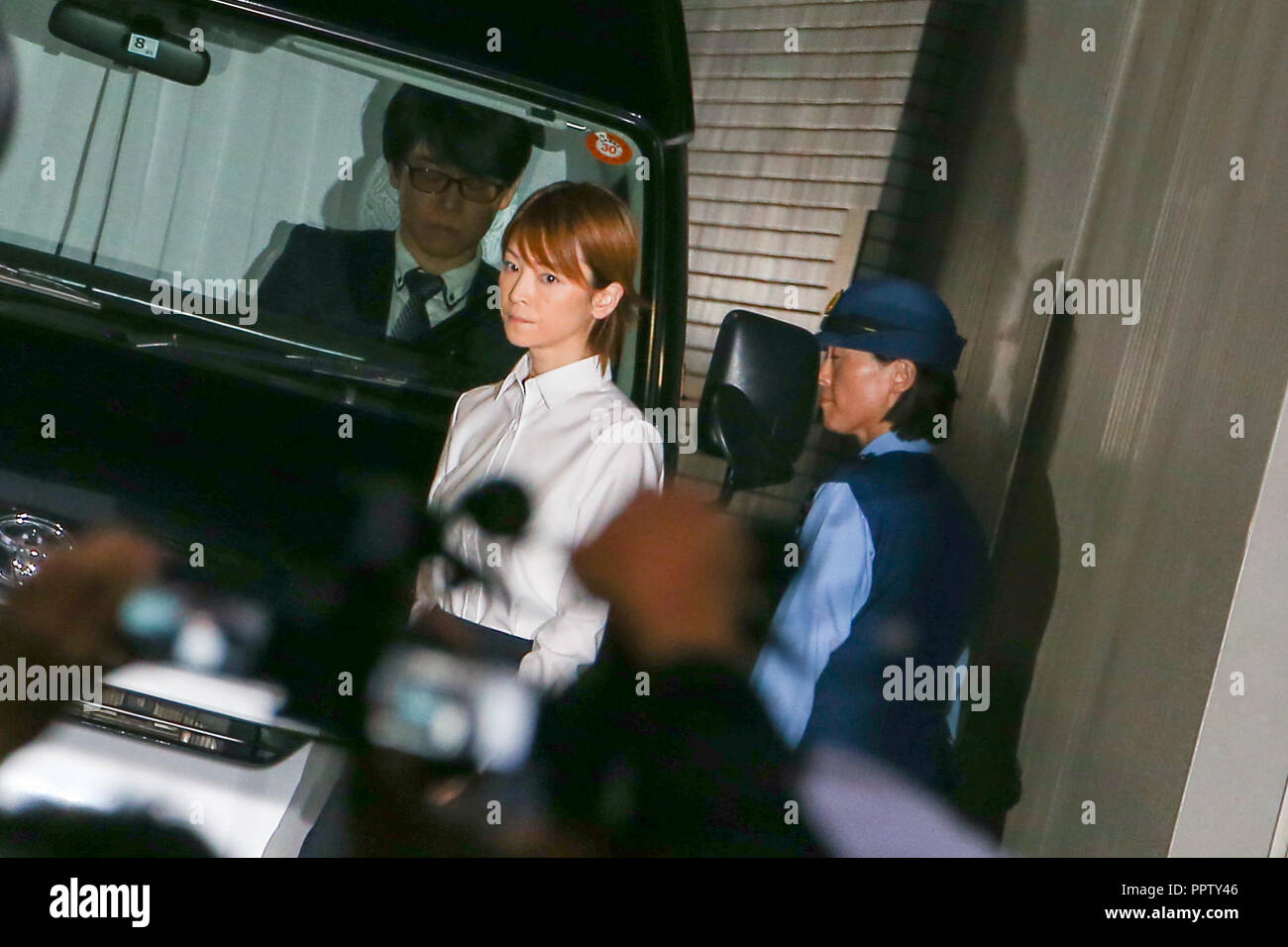 Hitomi Yoshizawa, un ex membro del J-pop gruppo Morning Musume è visto dopo la sua liberazione su cauzione a Harajuku una stazione di polizia a Tokyo in Giappone il 27 settembre 2018. Credito: Pasya/AFLO/Alamy Live News Foto Stock