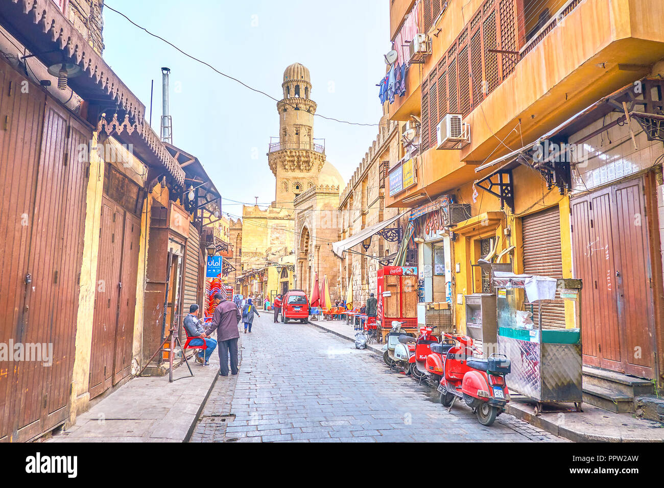 Il Cairo, Egitto - 23 dicembre 2017: le scene in El-Gamaleya street sono il raffinato esempio di tradizionale stile di vita egiziana, il 23 dicembre al Cairo Foto Stock