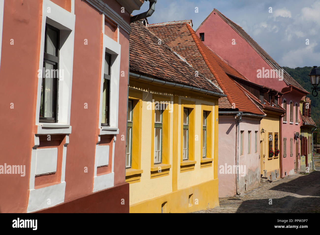 Case nella città vecchia di Sighisoara, Romania Foto Stock
