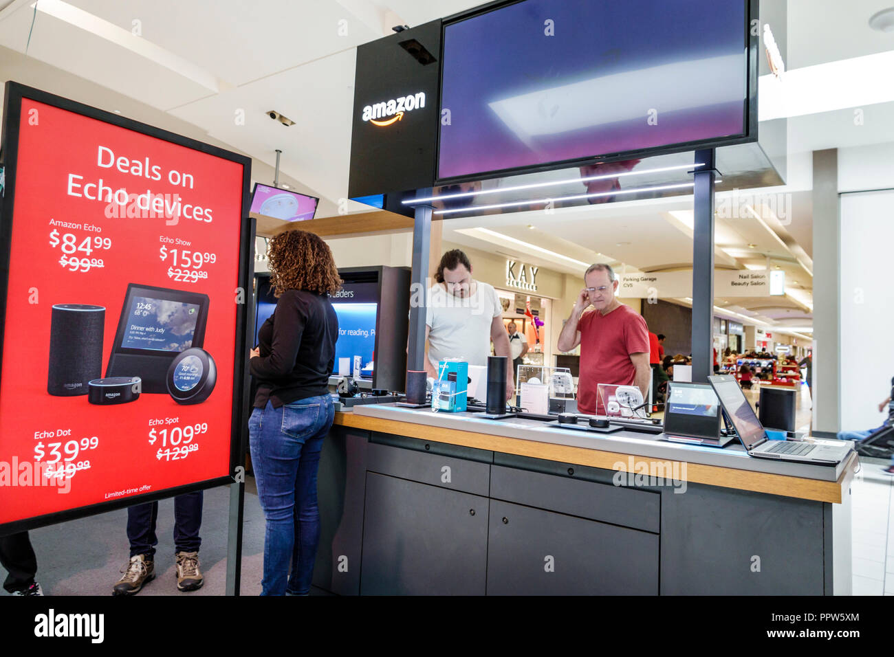 Miami Florida,Kendall,Dadeland Mall,chiosco,Amazon Echo Show Spot devices,visitatori viaggio viaggio turismo turistico punto di riferimento cultura culto Foto Stock