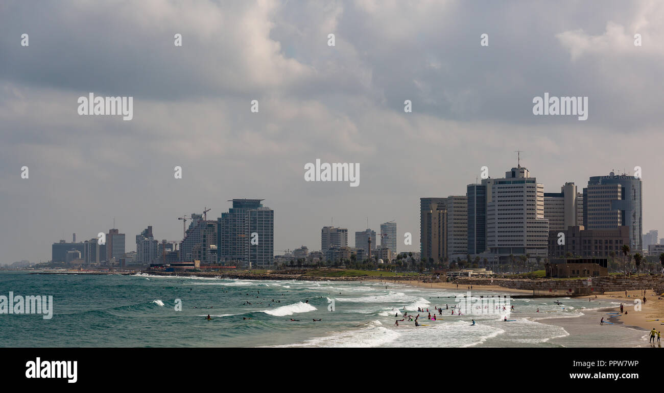 Vista Panorama oh la spiaggia di Tel Aviv, Israele, steamy meteo Foto Stock