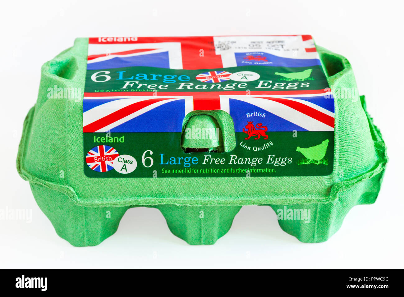 Cartone di Islanda 6 grandi Free Range uova deposte da galline su British fattorie isolate su sfondo bianco Foto Stock