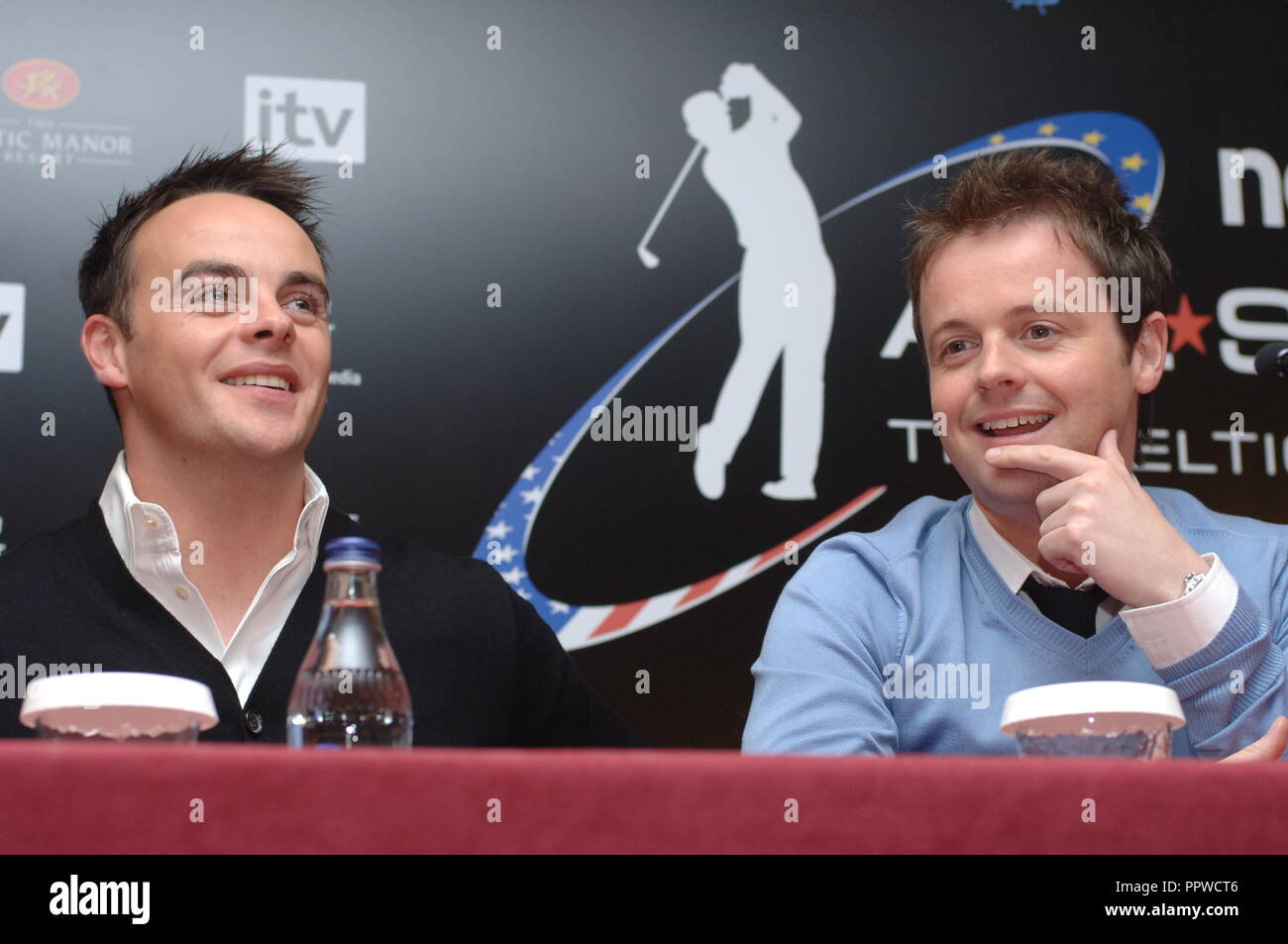 Ant & Dec al media lancio del loro tutti i*Star Cup celebrity Golf evento presso il Celtic Manor Resort, Newport South Wales oggi (1/6/2006). L'evento sarà teletrasmesso su ITV oltre a Ferragosto weekend. Foto Stock