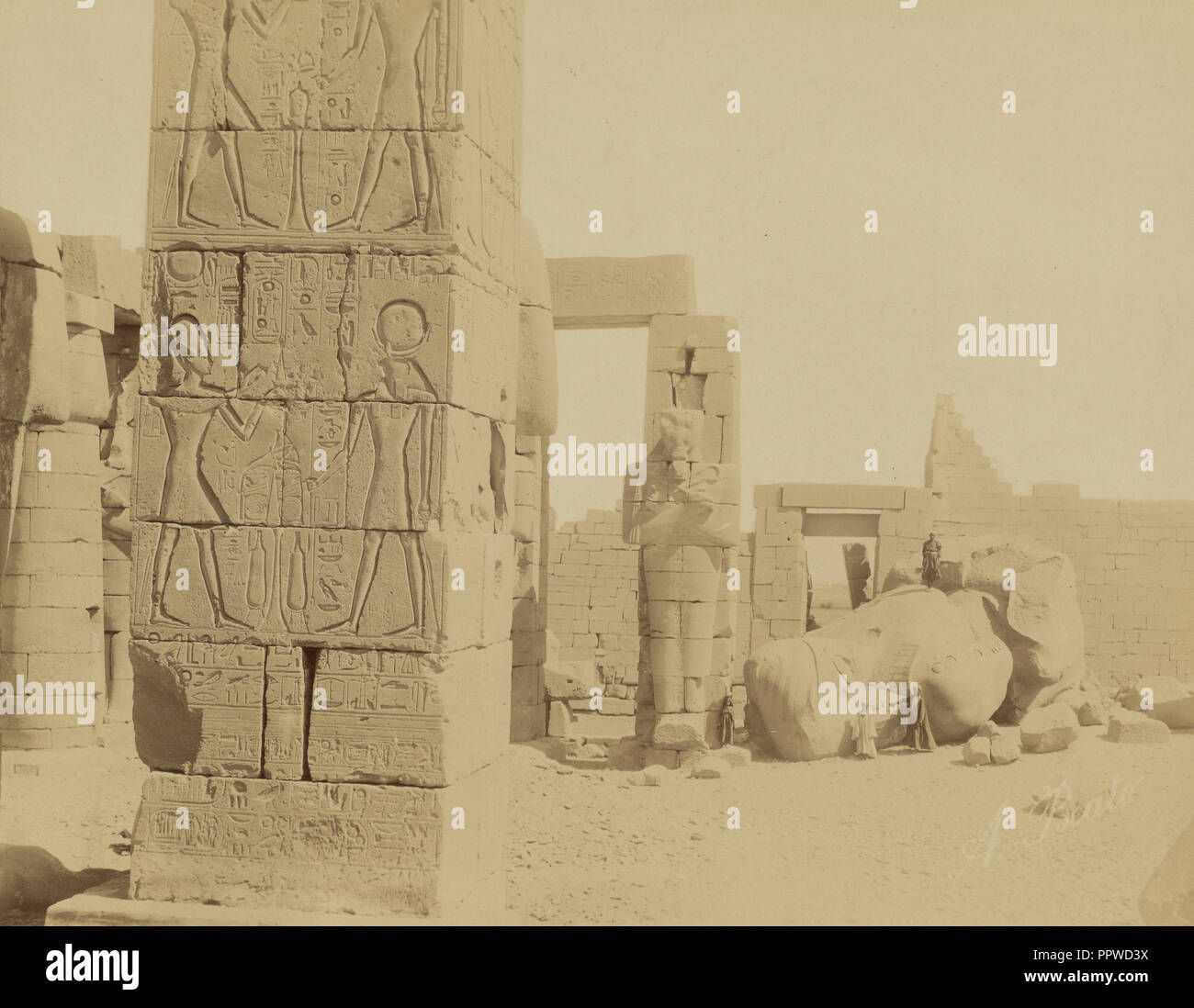 Parte del Ramesseum; Antonio Beato, inglese, nato in Italia, circa 1835 - 1906, 1880 - 1889; albume silver stampa Foto Stock