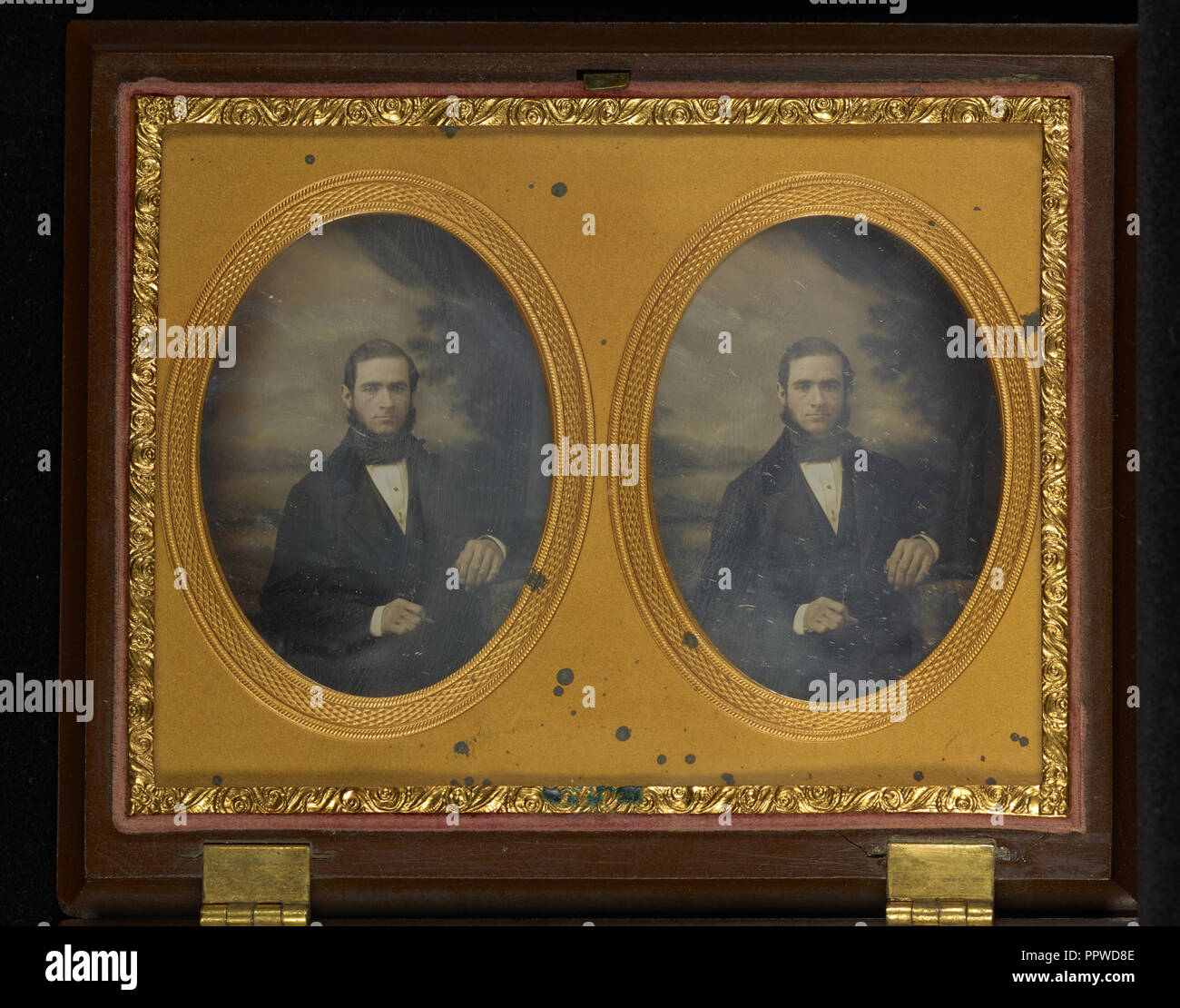 Ritratto di un uomo seduto con baffi Muttonchop; Samuele Broadbent, americano, 1810 - 1880, circa 1854; stereografia Foto Stock