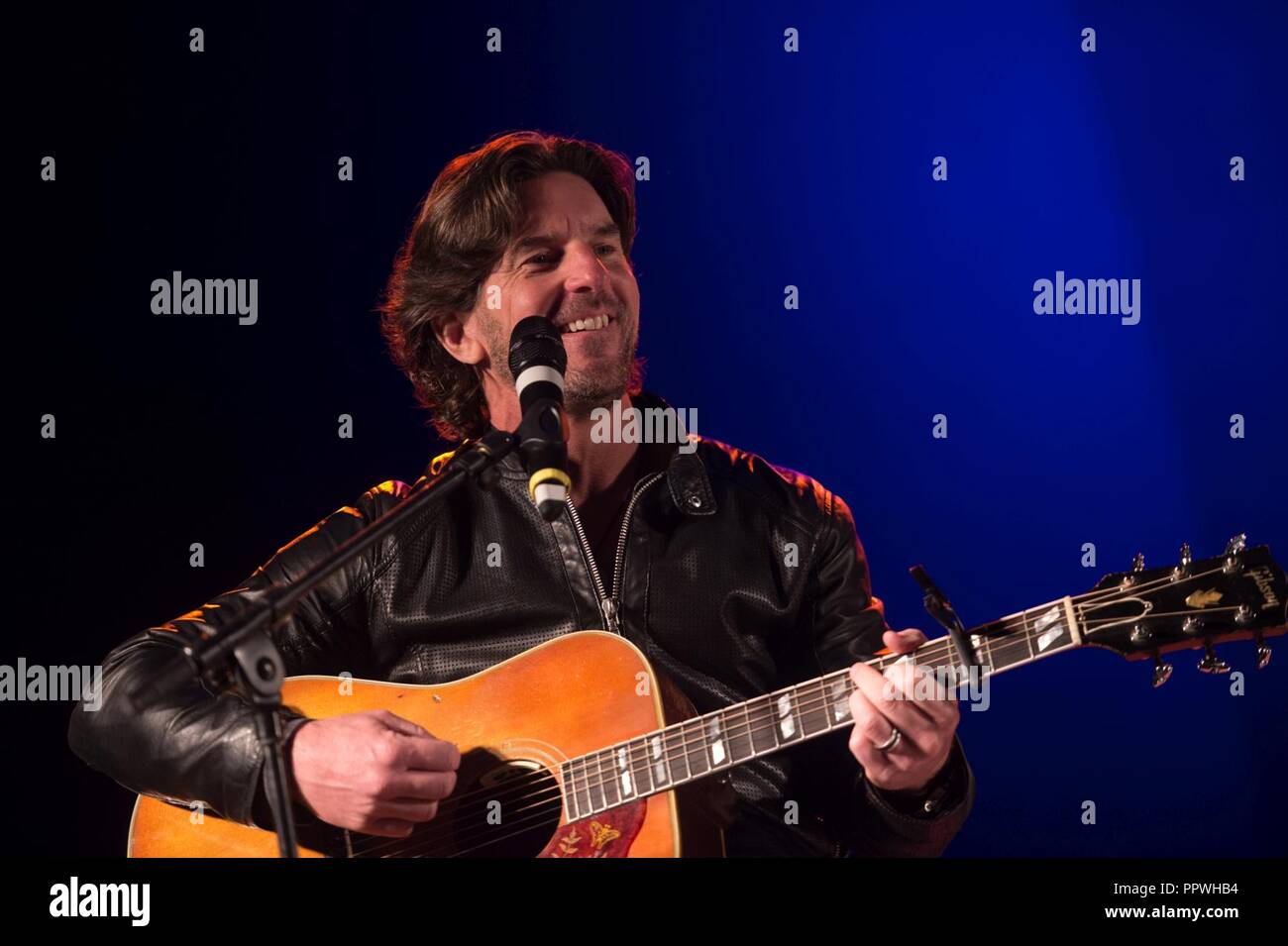 Brett James effettuando in corrispondenza di Ramstein Air Base, 2015. Foto Stock