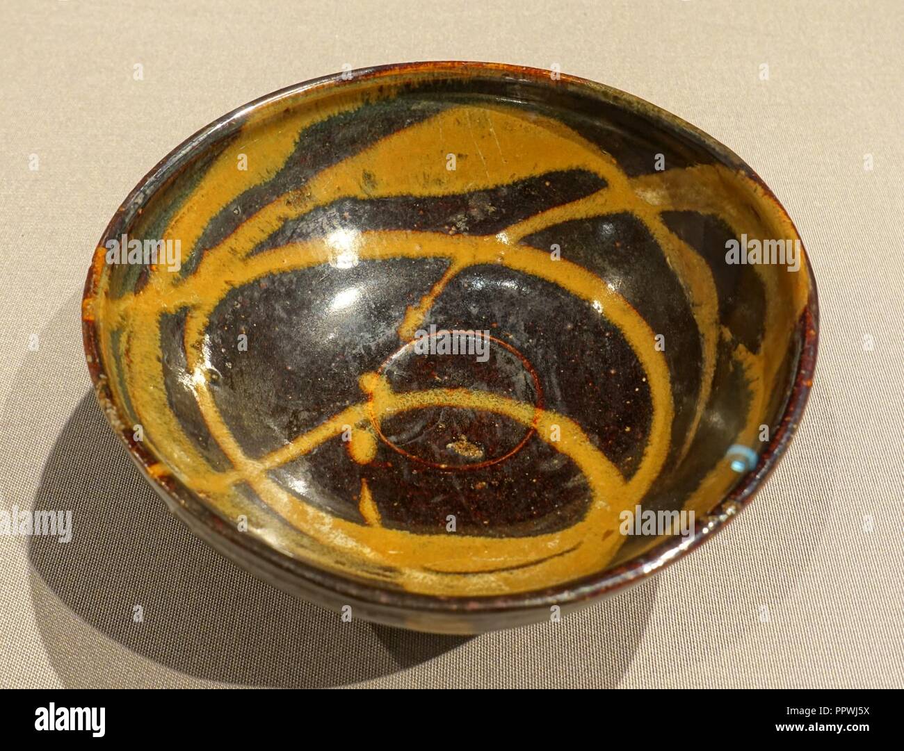 Ciotola, Jizhou ware, Cina, Southern Song Dynasty, 1100s-1200s annuncio, ceramica, smalto con tartaruga del modello - Foto Stock