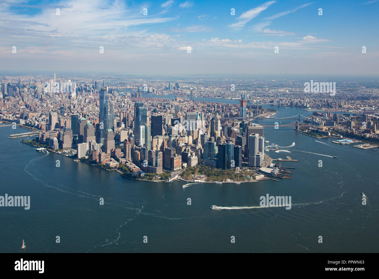 Vista aerea di Manhattan. La foto è stata scattata da un porta-off in elicottero. Ottobre 2017 Foto Stock