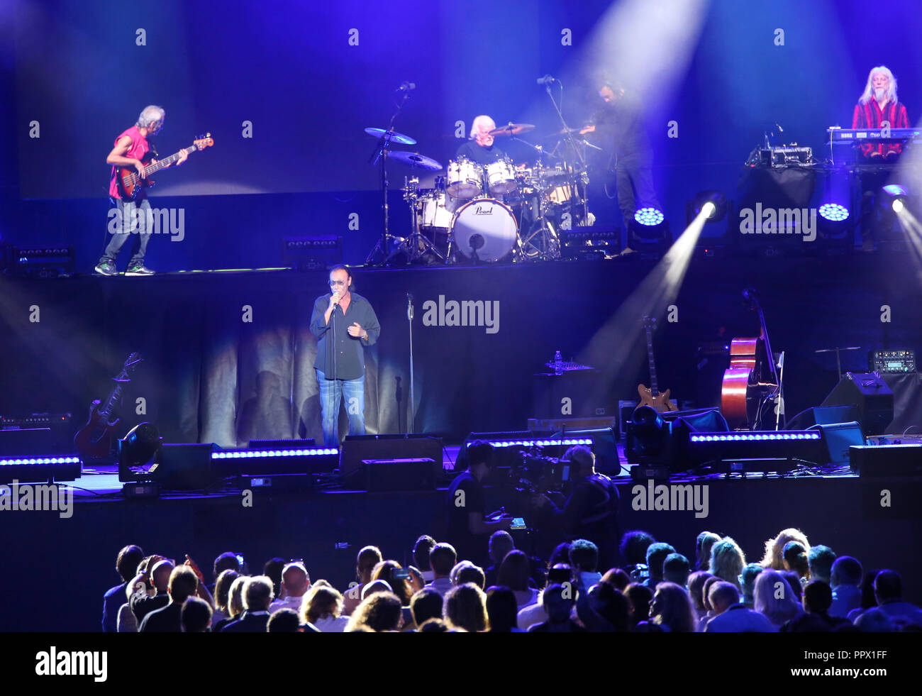 Verona VR, Italia - 23 Settembre 2018: concerto dal vivo a Verona Arena di Antonello Venditti un famoso cantautore e musicista Foto Stock