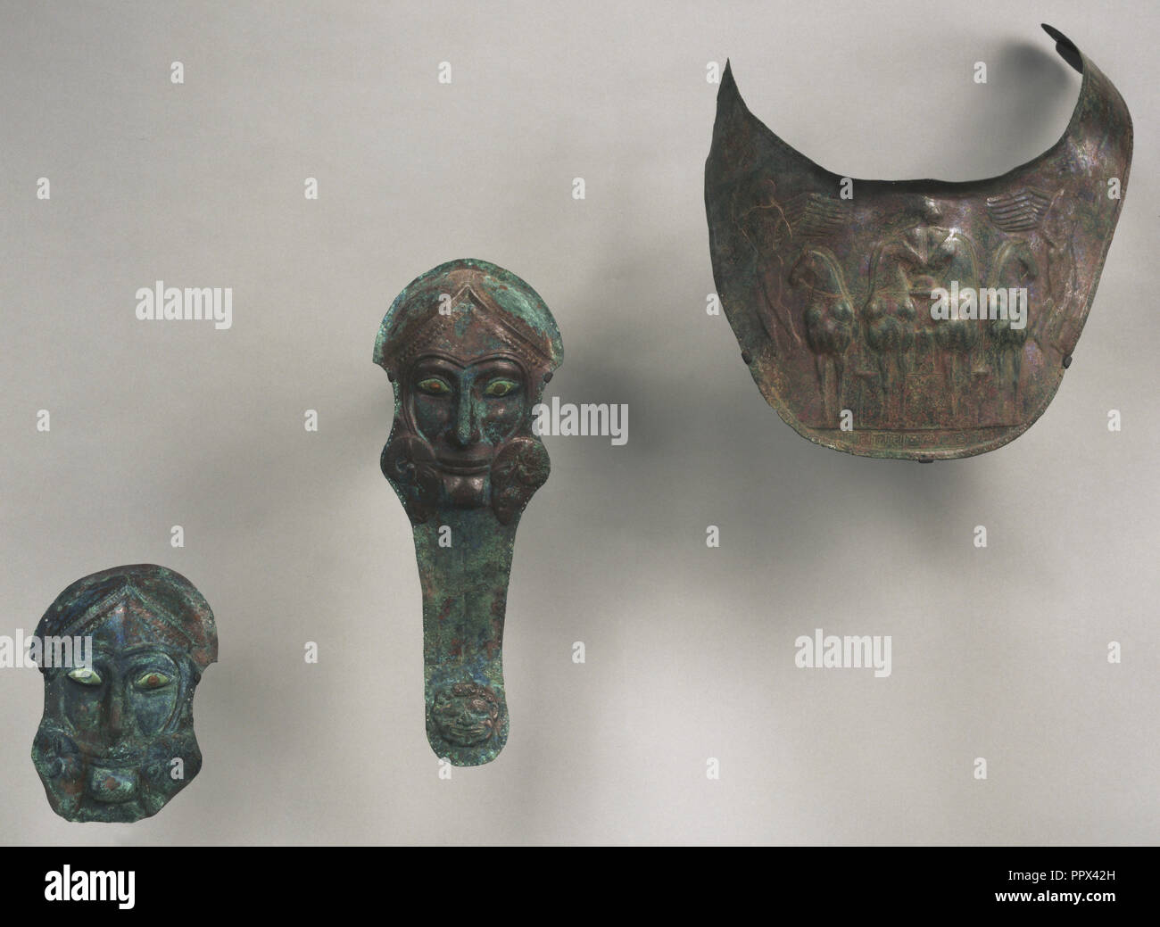 Horse Armor; Sud Italia; circa 480 B.C; bronzo, ambra, avorio Foto Stock