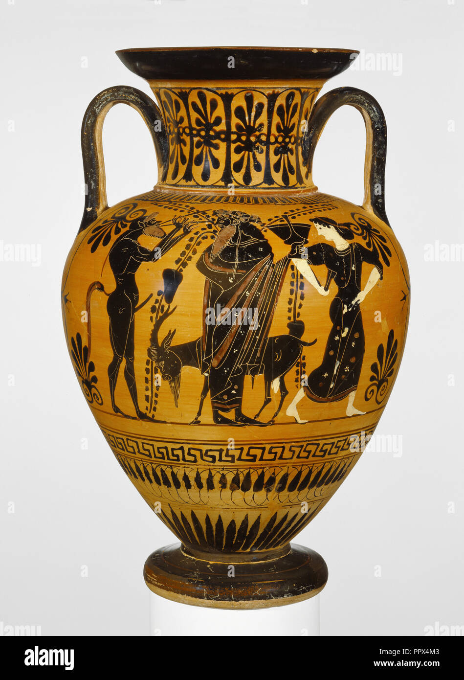 Storage Jar con Dionysos; Atene, Grecia; circa 510 B.C; cotto; 40,4 × 26,2 cm, 15 7,8 × 10 5,16 in Foto Stock