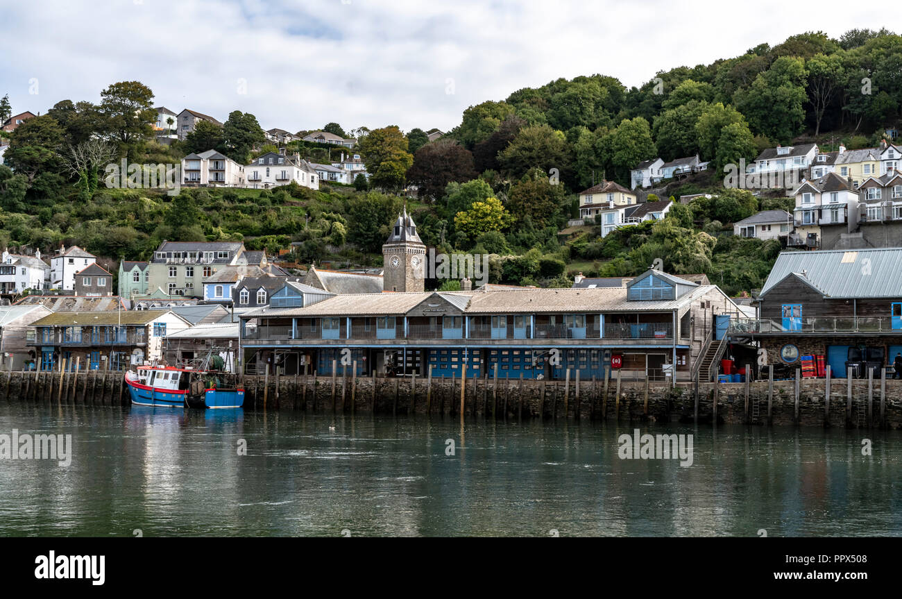 LOOE Cornwall Inghilterra UK Looe molto popolare di porto per la pesca di un resort di vacanza piena di hotel, attrazioni e ristoranti. Foto Stock