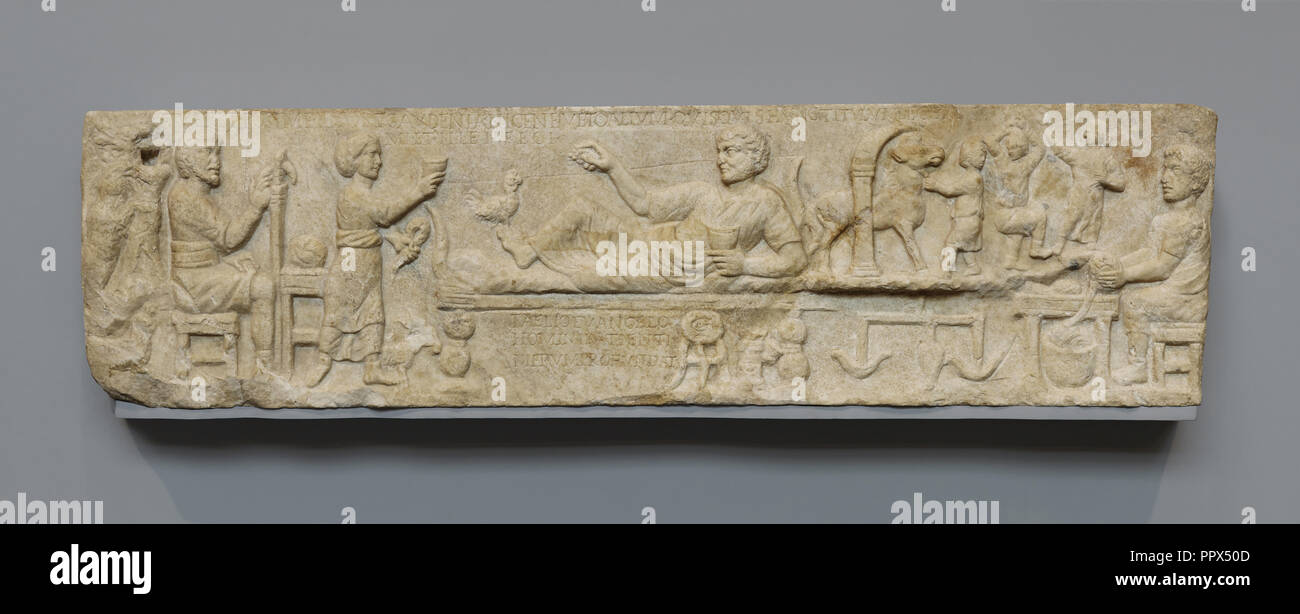 Pannello anteriore da un sarcofago; Roma, Italia; circa A.D. 180; marmo; 46,5 × 173 × 16 cm, 272.1582 kg Foto Stock