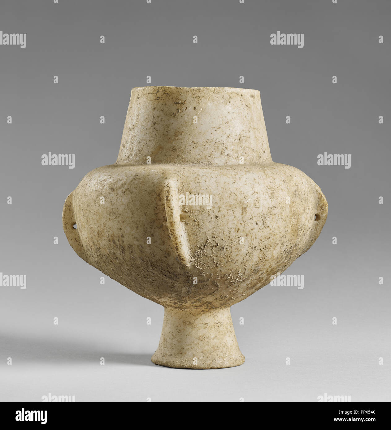 Vaso di storage con un piedino; attribuita a Kandila scultore B delle Cicladi, attivo circa 3000 - 2800 A.C., Cicladi Grecia Foto Stock