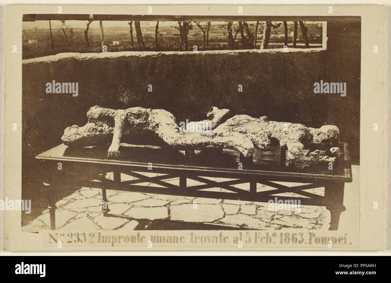Impronte mnane trovate al 5 febbraio 1863. Pompei; Sommer & Behles, Italiano, 1867 - 1874, Febbraio 3, 1863; albume silver stampa Foto Stock