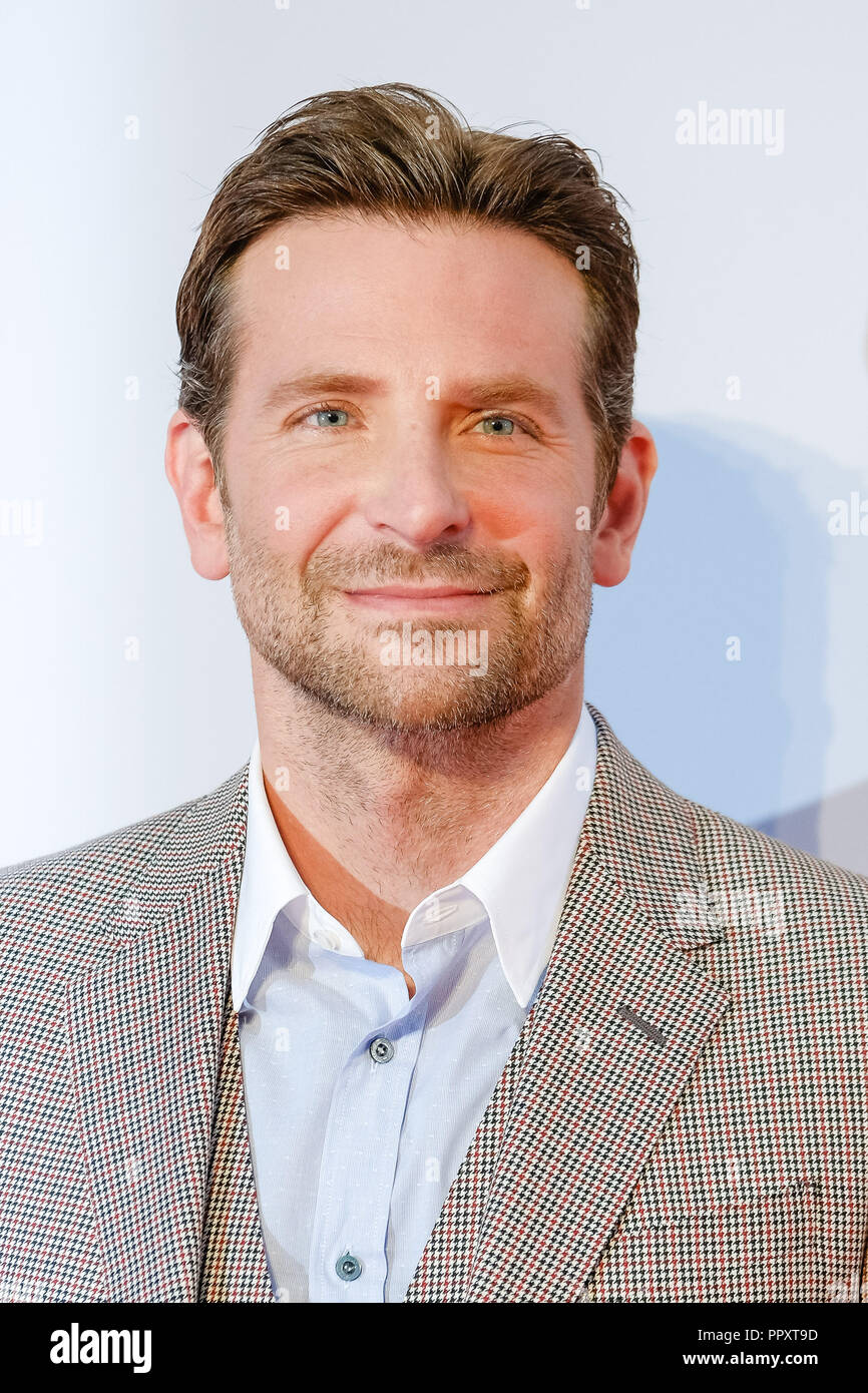 Londra, Regno Unito. 27 Settembre, 2018. Bradley Cooper in è nata una stella UK Premiere giovedì 27 settembre 2018 tenutasi presso la Vue Cinema, Leicester Square, Londra. Nella foto: Regista, Attore, Bradley Cooper. Foto di Julie Edwards. Credito: Julie Edwards/Alamy Live News Foto Stock