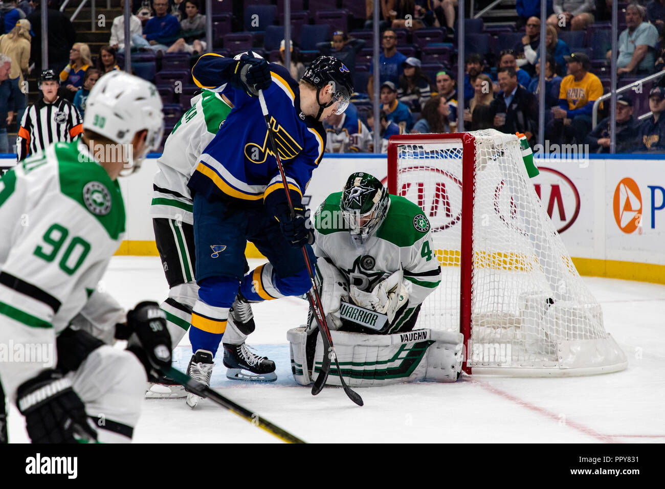 San Louis, Stati Uniti d'America. 28 Settembre, 2018. NHL pre-stagione: Dallas Stars a San Louis Blues. Portiere di Dallas Landon prua (41) soffoca un puck per mantenere il gioco vicino nel terzo periodo. ©Ben Nichols/Alamy Live News Foto Stock