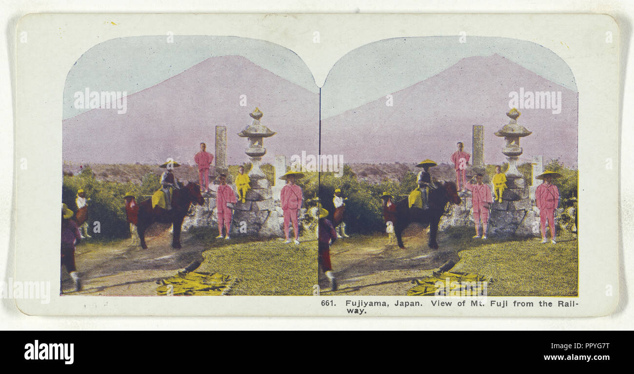 Fujiyama, Giappone. Vista di Mt. Fuji dalla stazione; circa 1905; Colore Photomechanical Foto Stock
