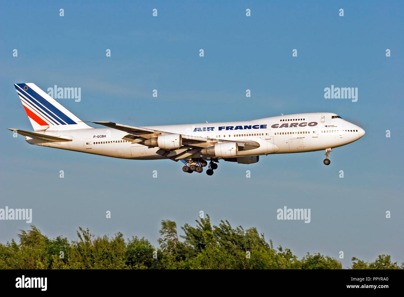 Air France Cargo Boeing 747-230B(SF) in atterraggio a Londra Stansted. Foto Stock