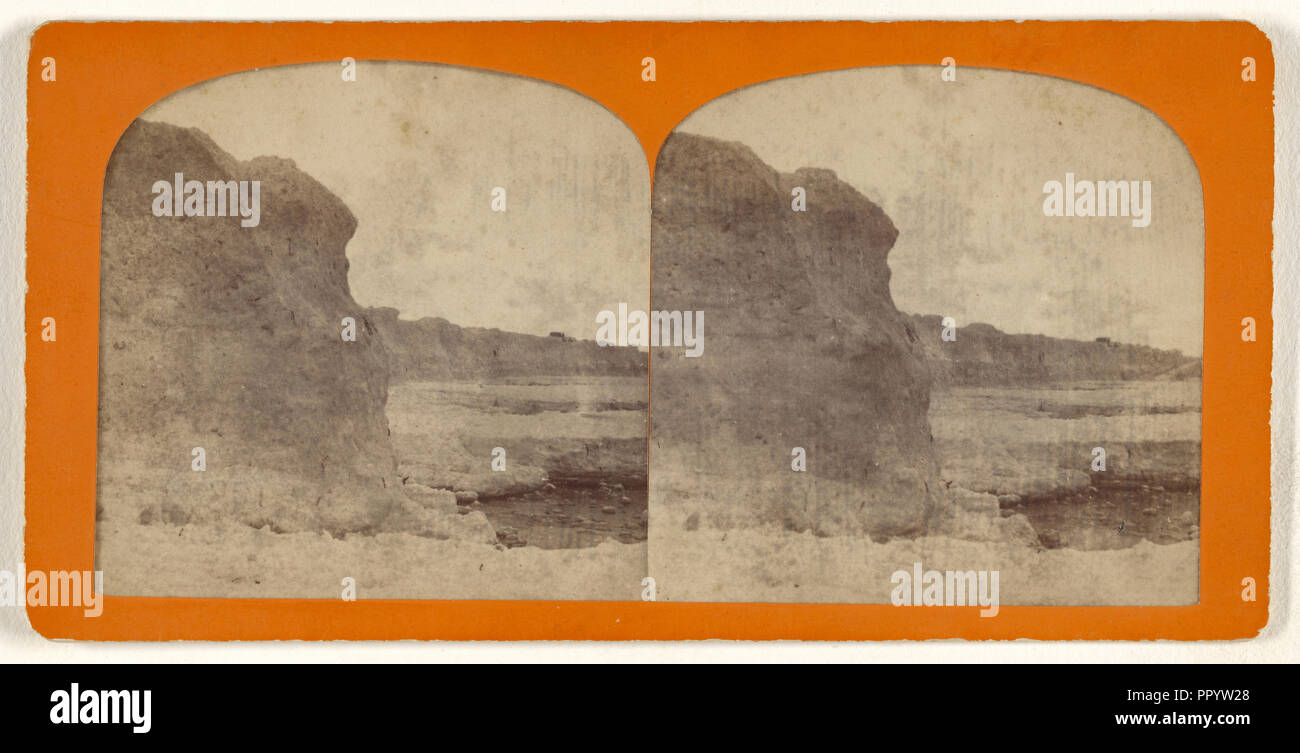Una grande parete di ghiaccio, Nantasket Beach, Massachusetts, inverno del 1875; G.W. Tirrell, 2nd, American, attivo Hingham, Massachusetts 1870 - 1890S Foto Stock