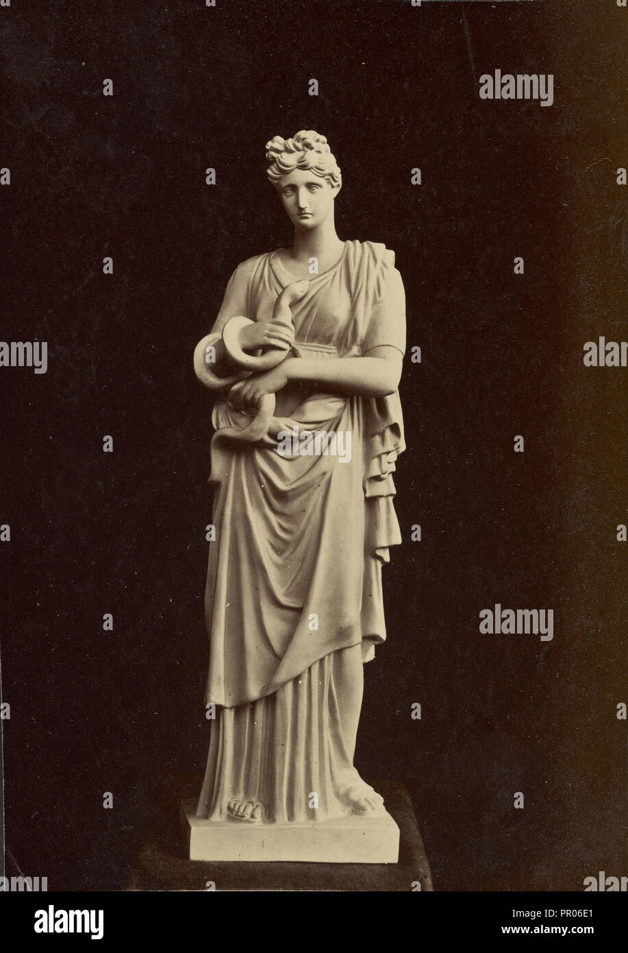Statua di donna con snake; circa 1870 - 1890; albume silver stampa Foto Stock
